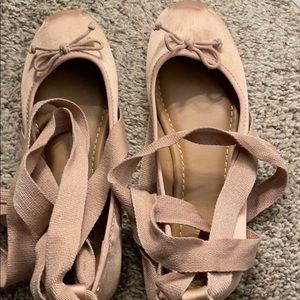 Ballet style shoe. Size 7 1/2.